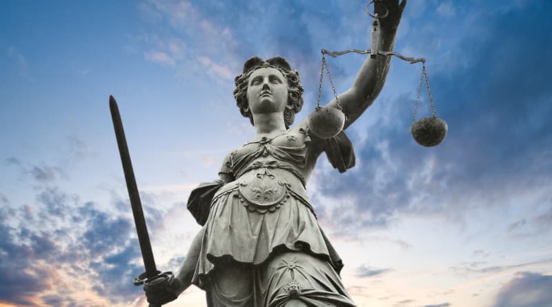Balanza de la justicia en estilo griego antiguo